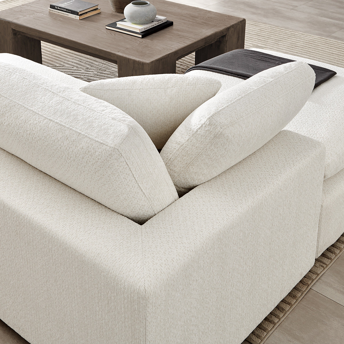 Serene minimalist comfort sofa - Side